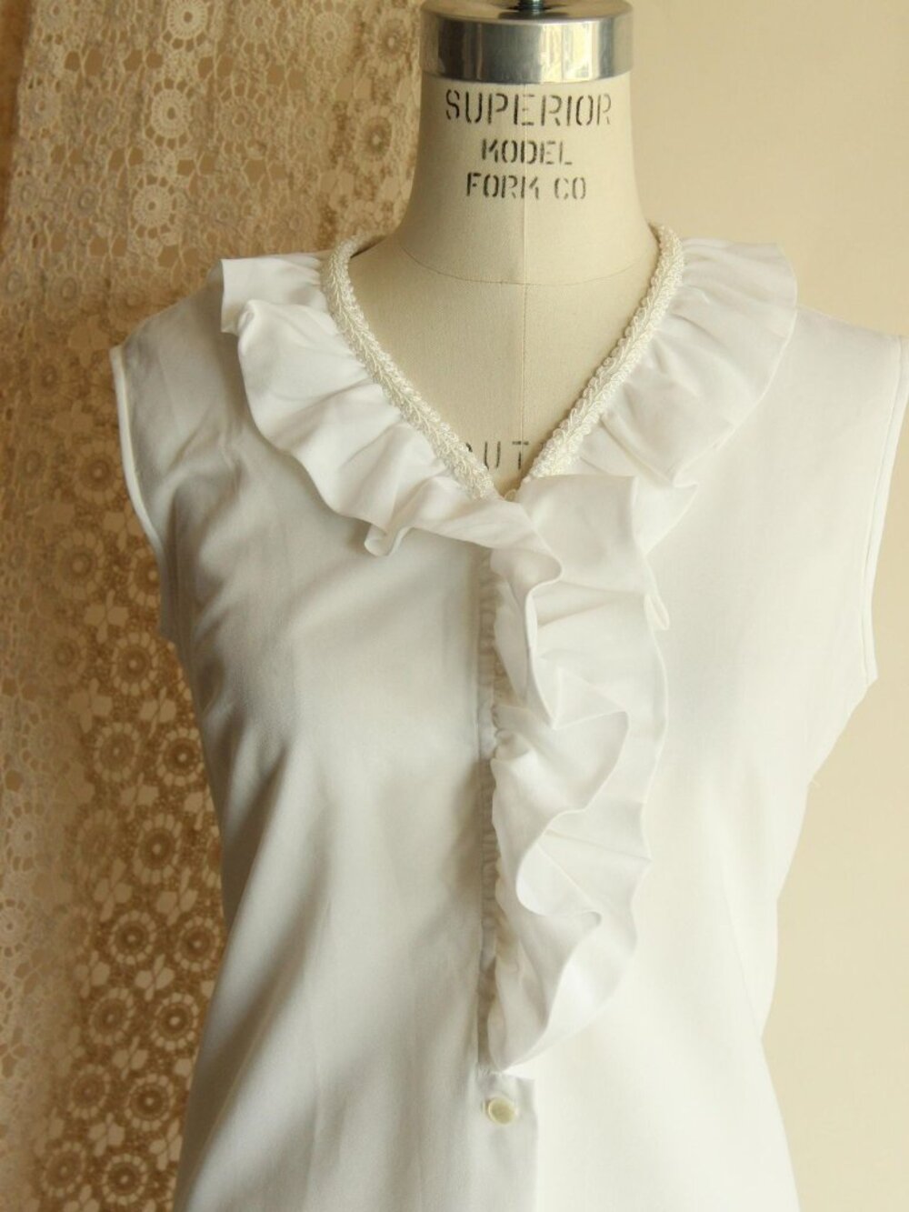 Vintage 1960s Blouse, Fritzi of California White Ruffle Collar Top, Buttons - Picture 3 of 11
